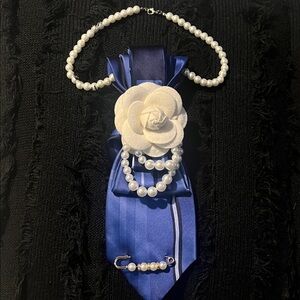 Elegant Blue and Cream Floral Necklace